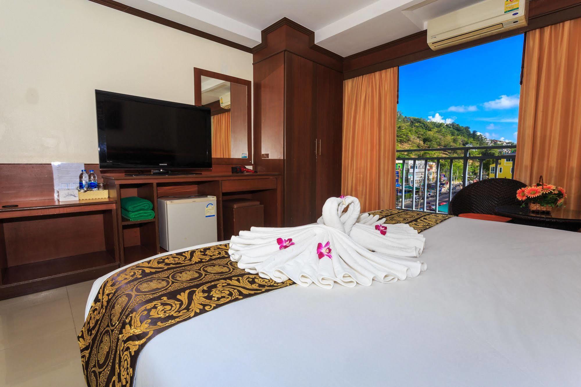 Sharaya Patong Hotel Luaran gambar