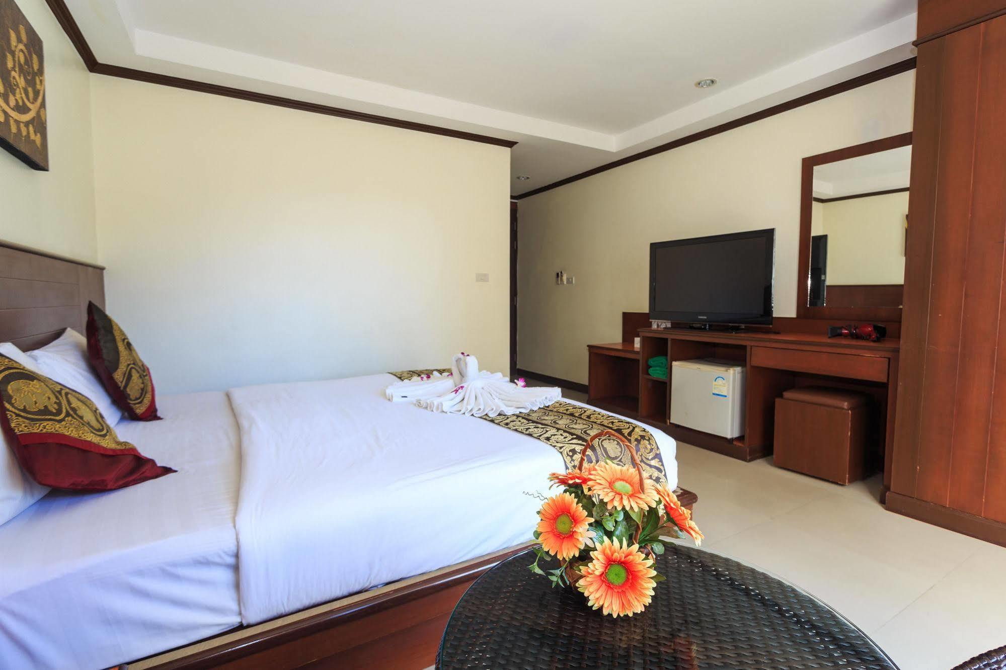 Sharaya Patong Hotel Luaran gambar