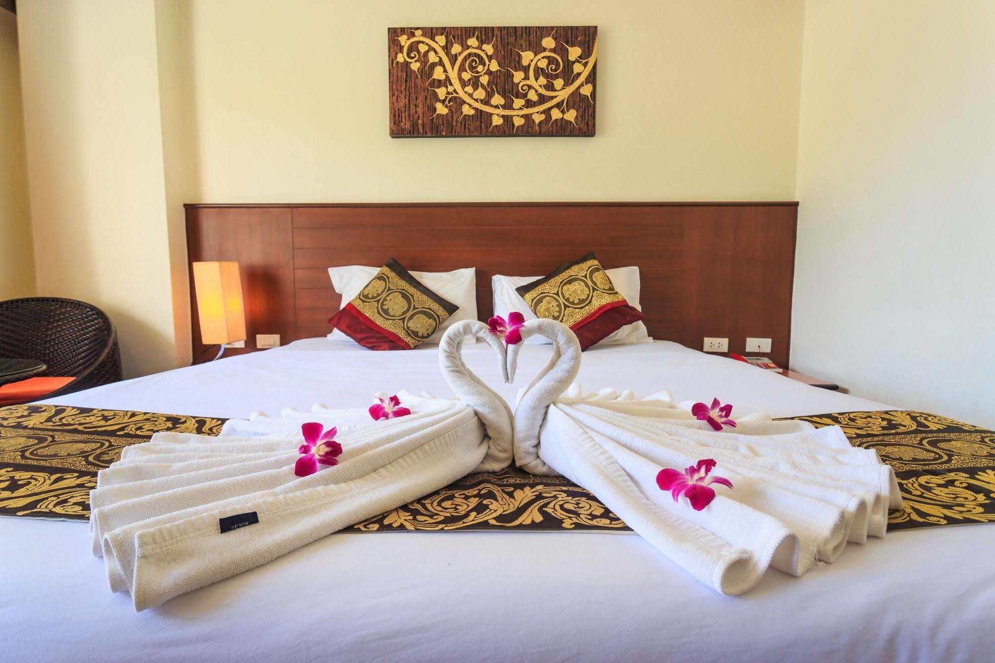 Sharaya Patong Hotel Luaran gambar