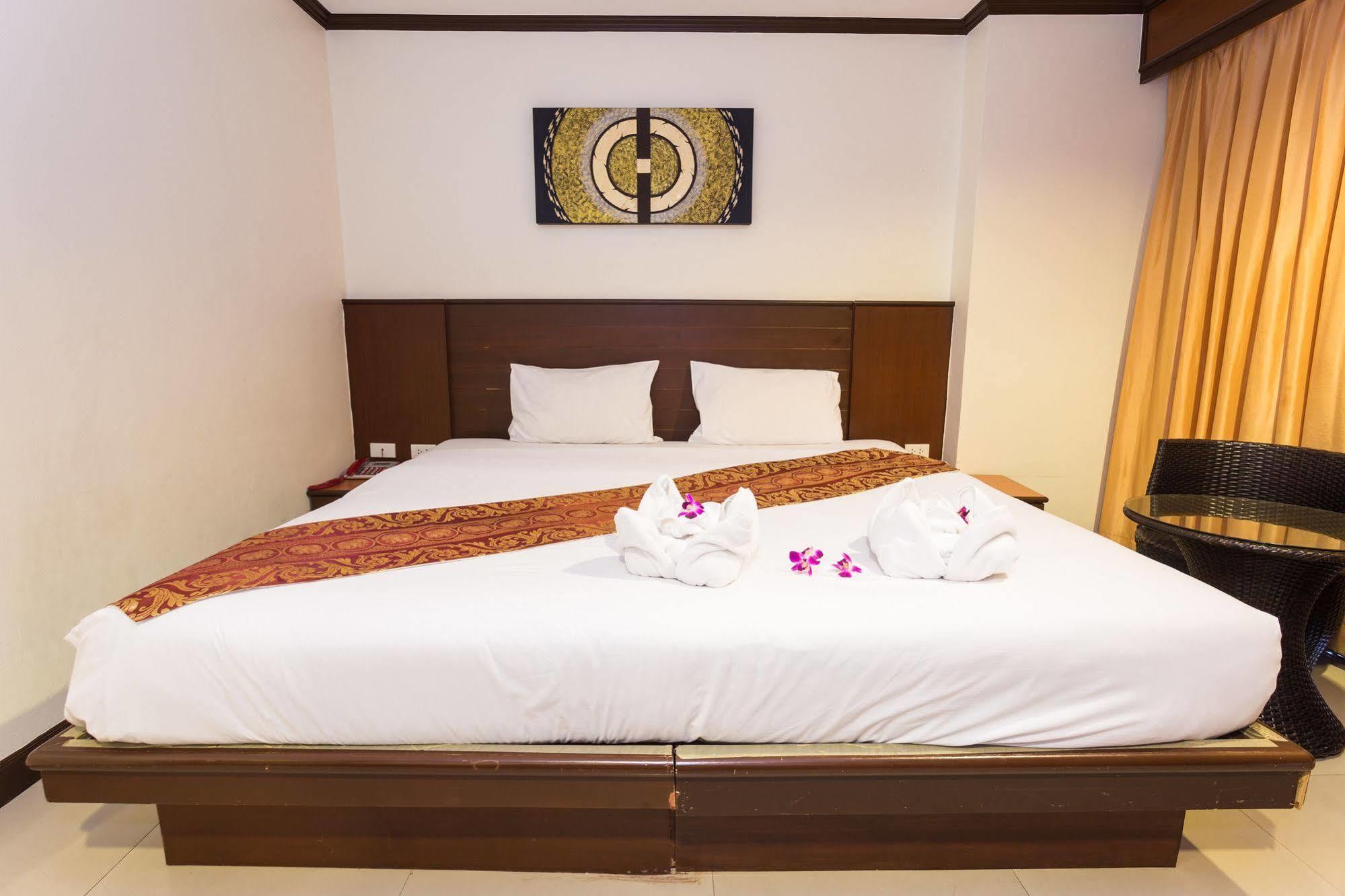 Sharaya Patong Hotel Luaran gambar
