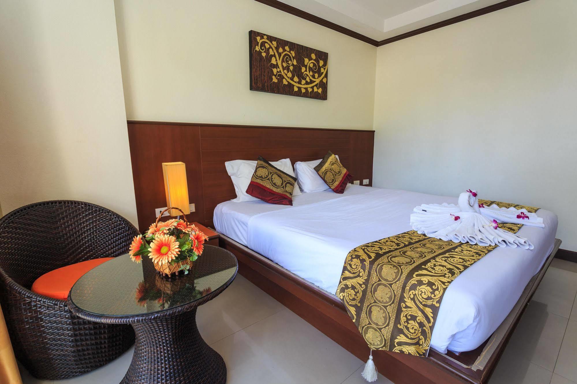 Sharaya Patong Hotel Luaran gambar
