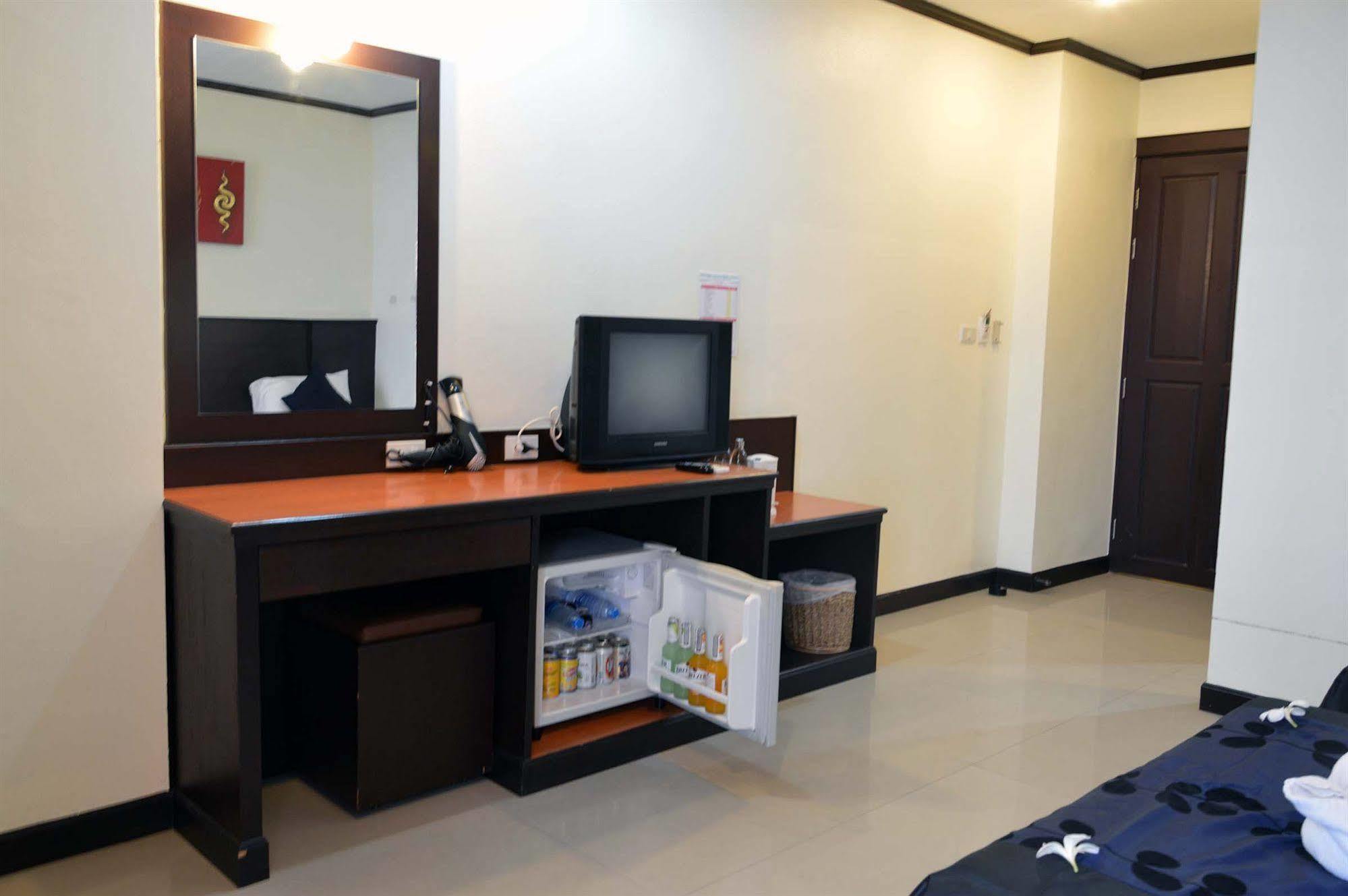 Sharaya Patong Hotel Luaran gambar