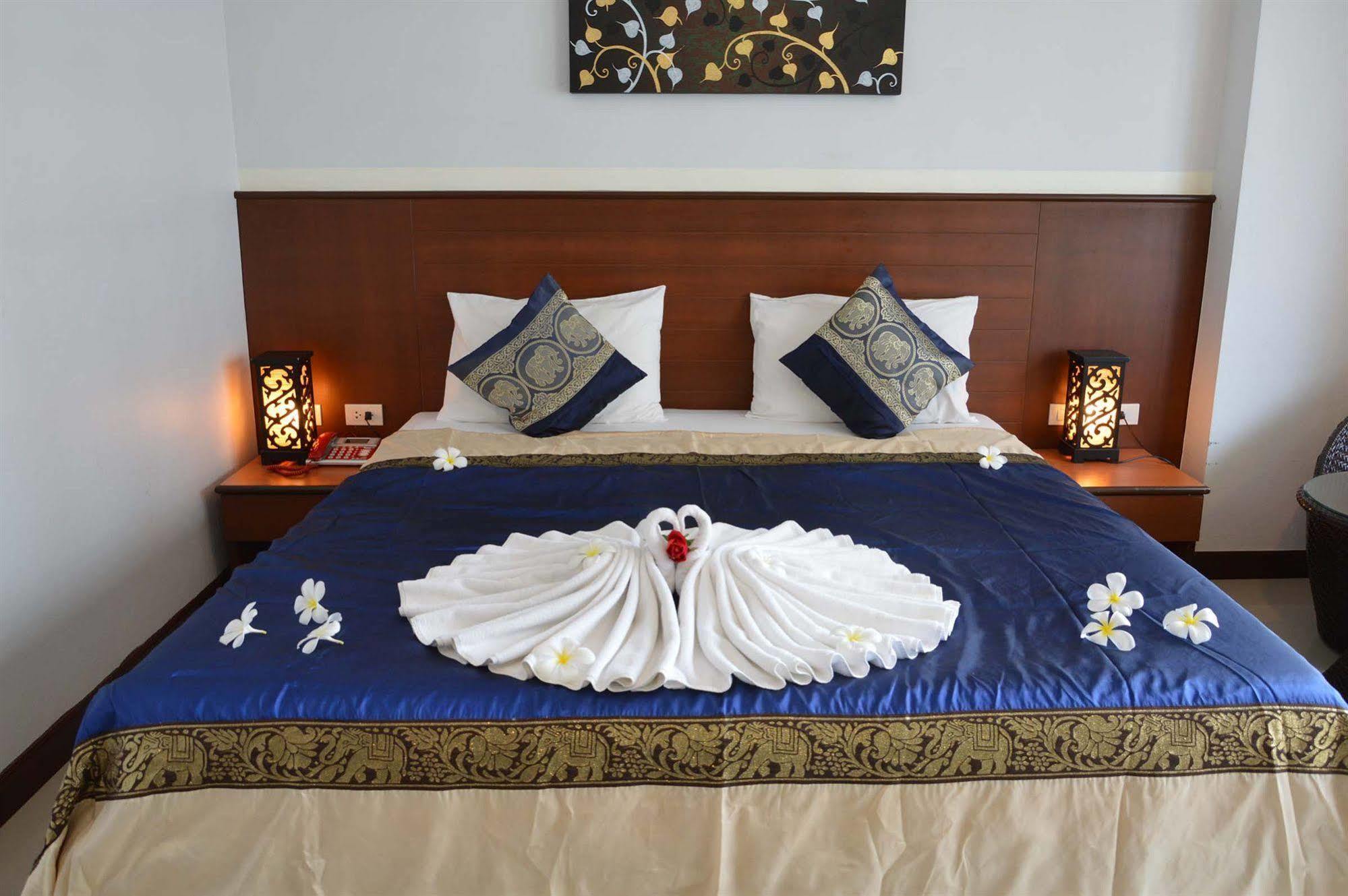 Sharaya Patong Hotel Luaran gambar