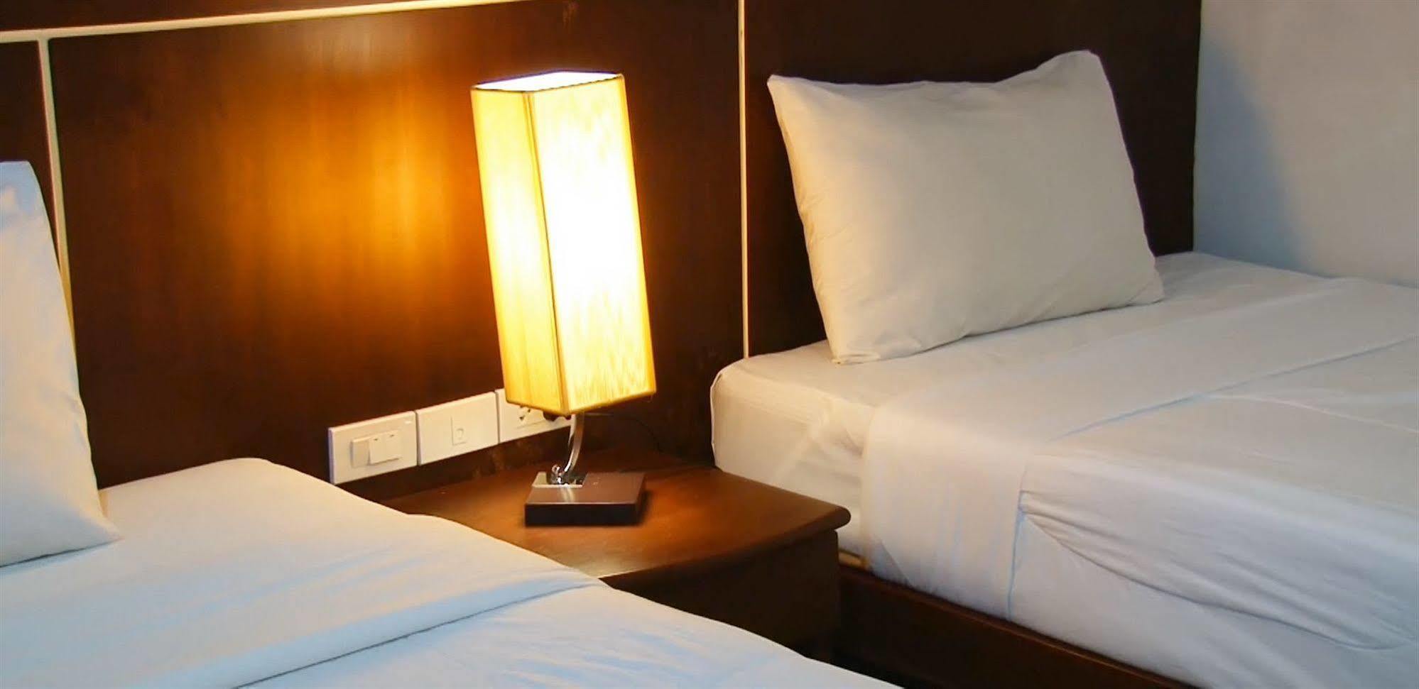 Sharaya Patong Hotel Luaran gambar
