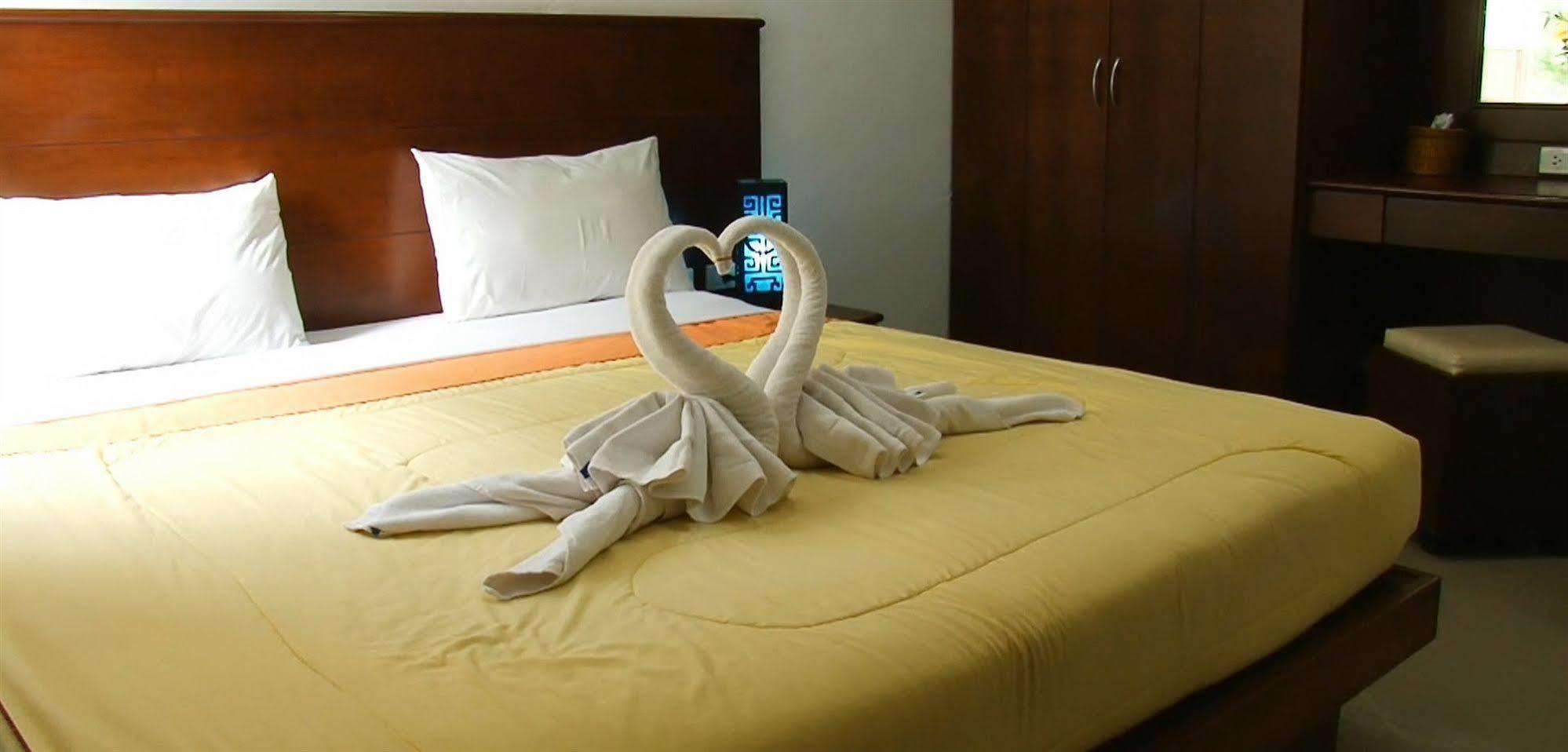 Sharaya Patong Hotel Luaran gambar
